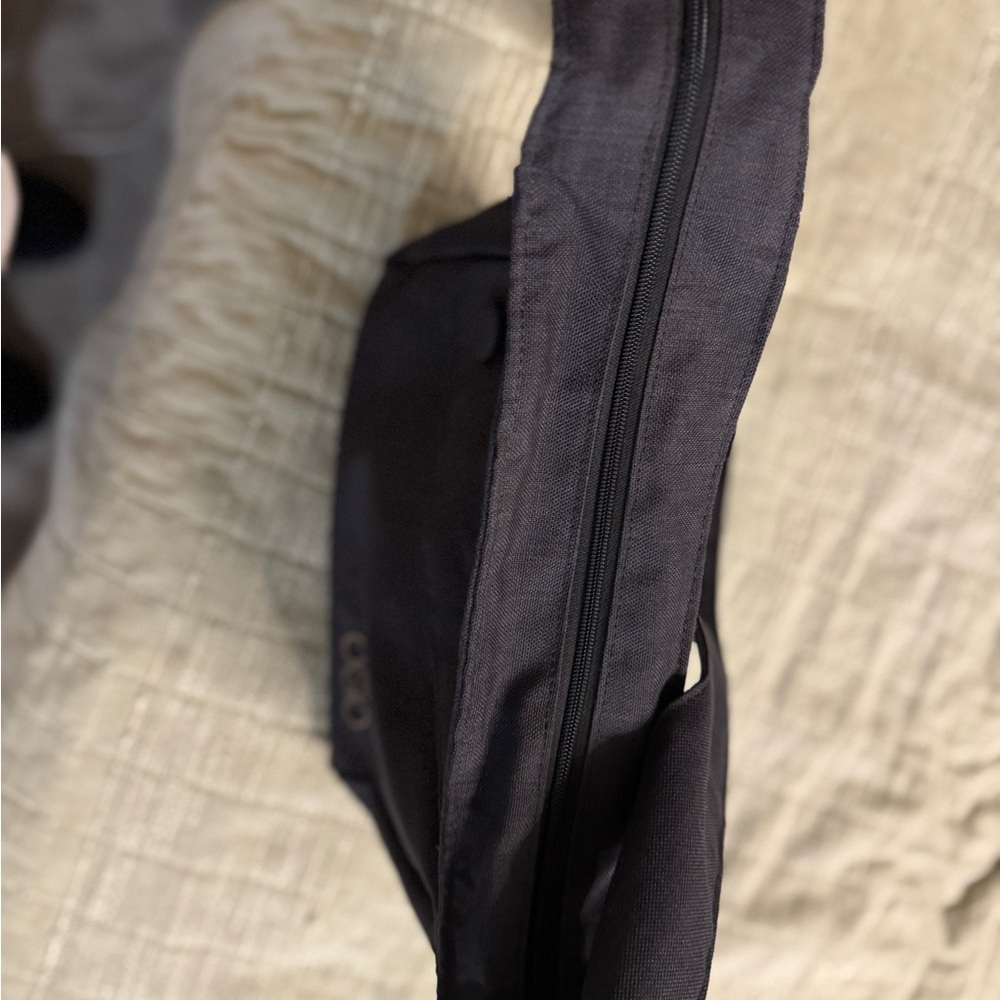 OGIO Dark Grey Shoulder Bag - barely used - Picture 4 of 5